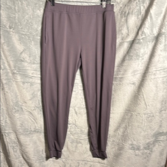 Fabletics  joggers Track Pants women’s L with Tapered Ankle Design purple casual - Picture 1 of 13
